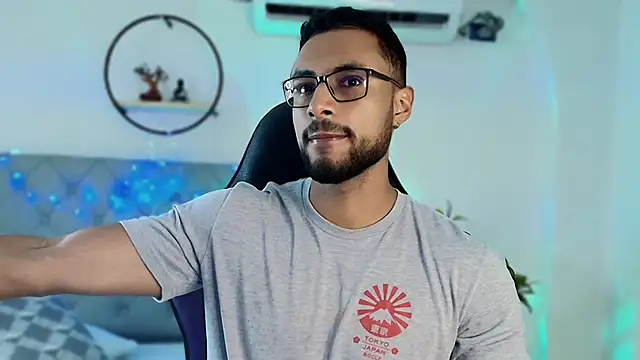 LiamGarcia1 online show from December 26, 2024, 12:27 pm