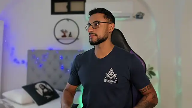 LiamGarcia1 online show from January 2, 2025, 12:46 pm