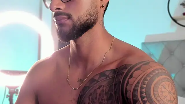 LiamGarcia1 online show from January 10, 2025, 3:48 pm