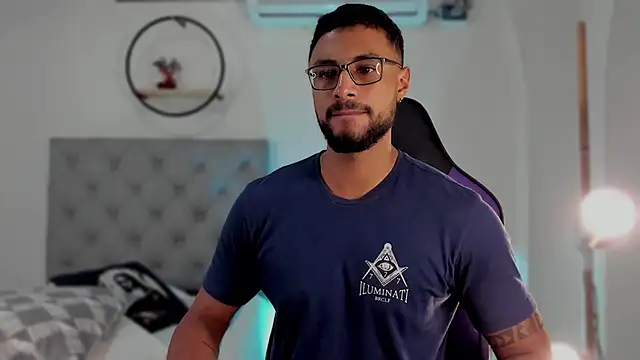 LiamGarcia1 online show from January 11, 2025, 7:49 am