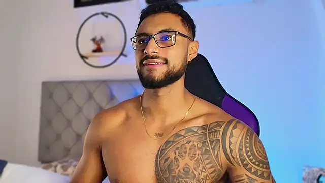 LiamGarcia1 online show from January 12, 2025, 1:48 pm