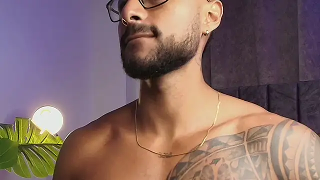 LiamGarcia1 online show from February 9, 2025, 4:40 pm