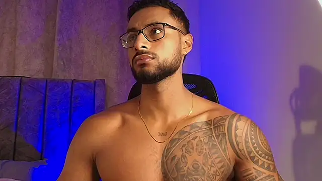 LiamGarcia1 online show from February 17, 2025, 1:10 pm