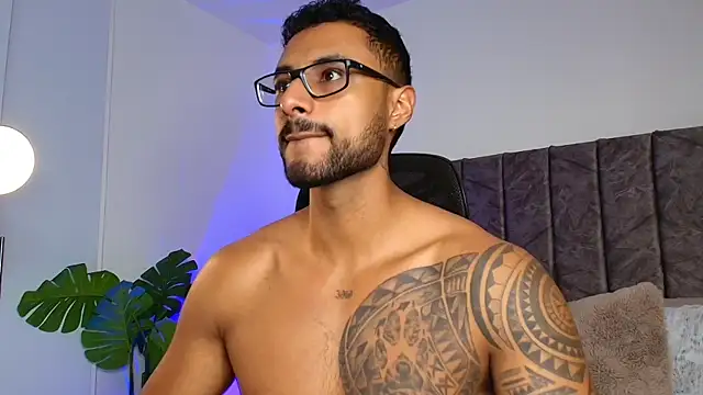 LiamGarcia1 online show from November 3, 2025, 2:18 pm