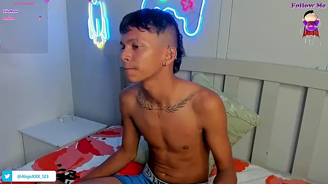 loistwink  online show from October 9, 2025, 6:44 am