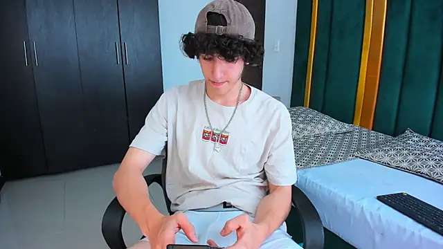 Kerverr  online show from September 11, 2025, 5:35 pm