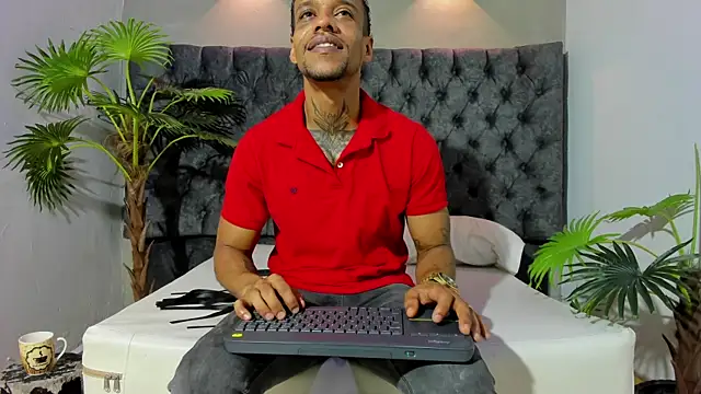 Snapshot of Salomon_koude chatting on May 5, 2026, 2:47 pm Salomon koude online show from May 5, 2026, 2:47 pm
