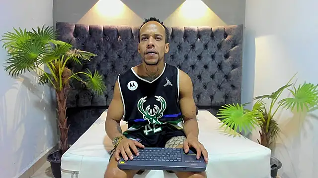 Snapshot of Salomon_koude chatting on May 19, 2026, 2:01 pm Salomon koude online show from May 19, 2026, 2:01 pm