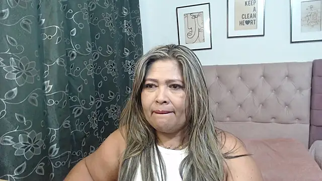 Snapshot of CANDYSWEET51 chatting on November 4, 2025, 11:20 am CANDYSWEET51 online show from November 4, 2025, 11:20 am