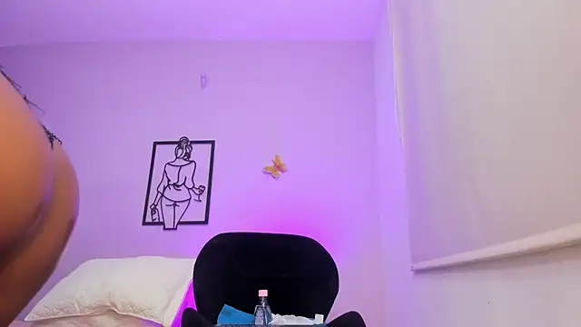 Snapshot of Allison-Bell1 chatting on November 6, 2025, 12:11 am Allison-Bell1 online show from November 6, 2025, 12:11 am