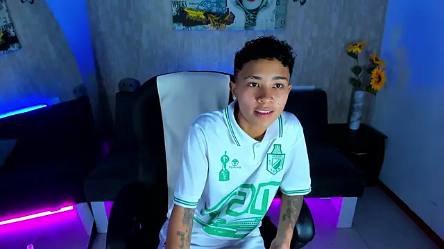 nova sex01 online show from April 17, 2026, 9:51 pm