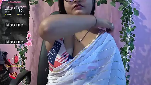 Snapshot of Pari-new chatting on December 15, 2025, 4:17 am Pari-new online show from December 15, 2025, 4:17 am