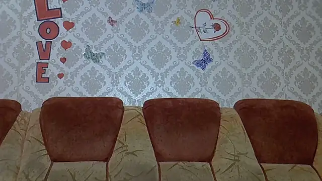 PaulaGolden online show from December 4, 2025, 7:55 pm