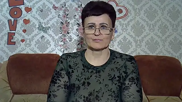 Snapshot of PaulaGolden chatting on April 21, 2026, 7:28 pm PaulaGolden online show from April 21, 2026, 7:28 pm