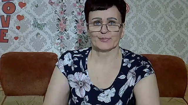 Snapshot of PaulaGolden chatting on April 27, 2026, 7:45 pm PaulaGolden online show from April 27, 2026, 7:45 pm