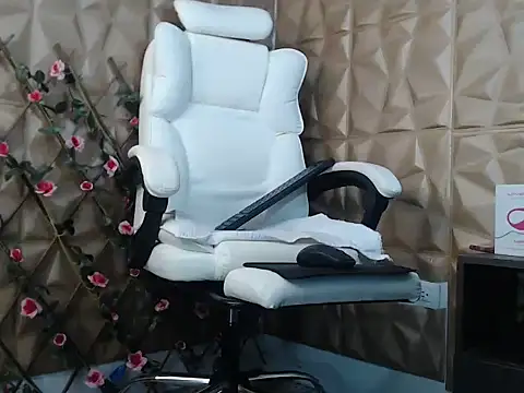 AmiraDulcee online show from December 27, 2024, 1:39 pm