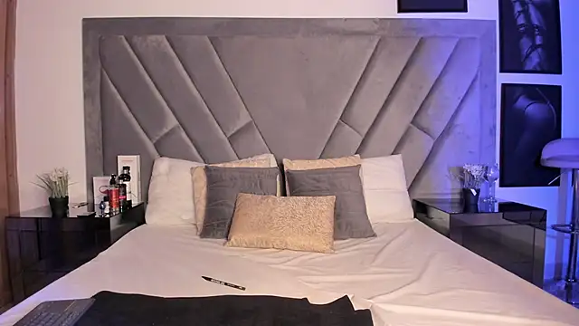 brenda nova18 online show from April 9, 2026, 9:53 pm