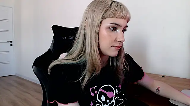 Princess Shy    online show from February 21, 2025, 12:39 pm