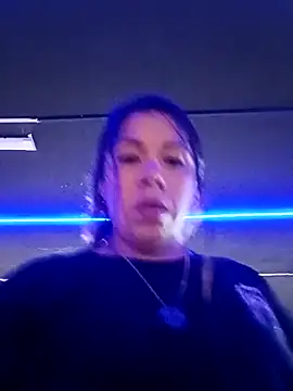 Snapshot of Karenn12 chatting on February 6, 2026, 3:33 am Karenn12 online show from February 6, 2026, 3:33 am