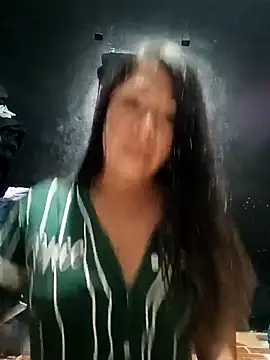 Snapshot of Karenn12 chatting on February 11, 2026, 4:06 am Karenn12 online show from February 11, 2026, 4:06 am