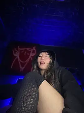 Sophie LS online show from December 19, 2025, 7:48 am