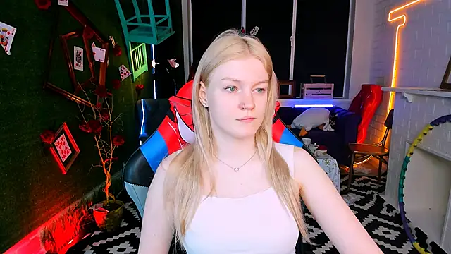 GraceGlamour online show from February 26, 2025, 5:09 am