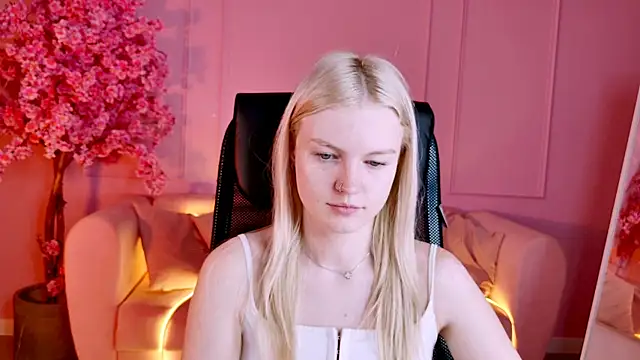 GraceGlamour online show from November 3, 2025, 5:09 am