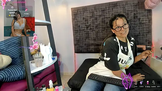 Snapshot of sharoncute1 chatting on November 12, 2025, 9:47 pm sharoncute1 online show from November 12, 2025, 9:47 pm