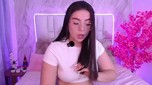 IsabellaAnngel online show from May 6, 2026, 9:53 pm