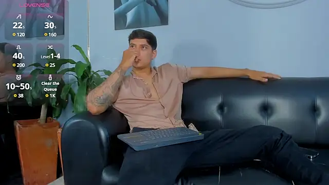 Snapshot of Damian23__ chatting on February 17, 2025, 2:04 pm Damian23 online show from February 17, 2025, 2:04 pm