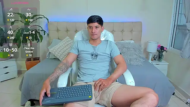 Snapshot of Damian23__ chatting on February 18, 2025, 12:39 pm Damian23 online show from February 18, 2025, 12:39 pm