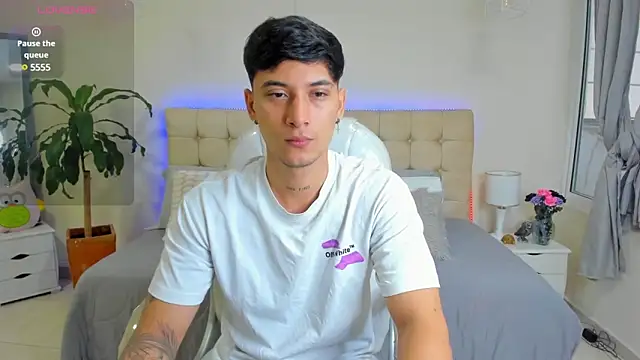 Snapshot of Damian23__ chatting on February 27, 2025, 1:38 pm Damian23 online show from February 27, 2025, 1:38 pm