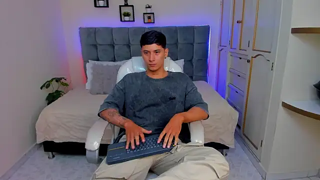 Snapshot of Damian23__ chatting on March 16, 2025, 12:22 pm Damian23 online show from March 16, 2025, 12:22 pm