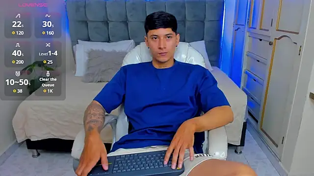 Snapshot of Damian23__ chatting on March 18, 2025, 12:58 pm Damian23 online show from March 18, 2025, 12:58 pm