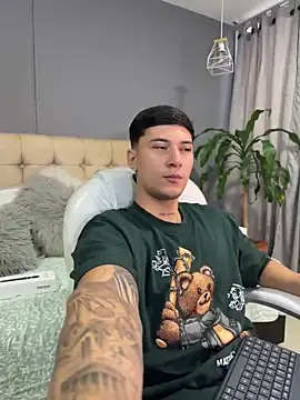 Snapshot of Damian23__ chatting on September 10, 2025, 12:27 pm Damian23 online show from September 10, 2025, 12:27 pm