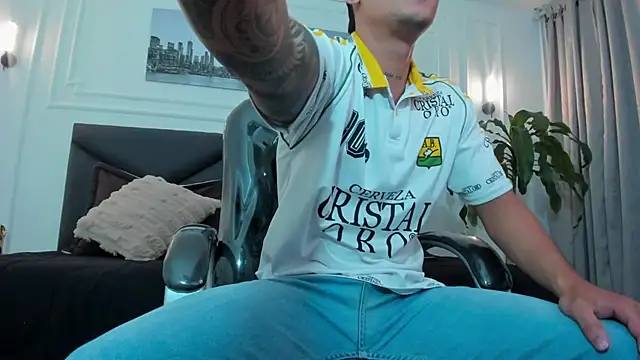 Snapshot of Damian23__ chatting on November 8, 2025, 10:59 am Damian23 online show from November 8, 2025, 10:59 am