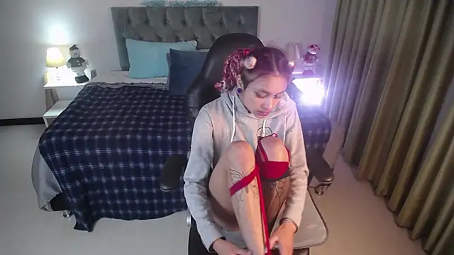 Kat cute  online show from December 24, 2024, 3:38 am