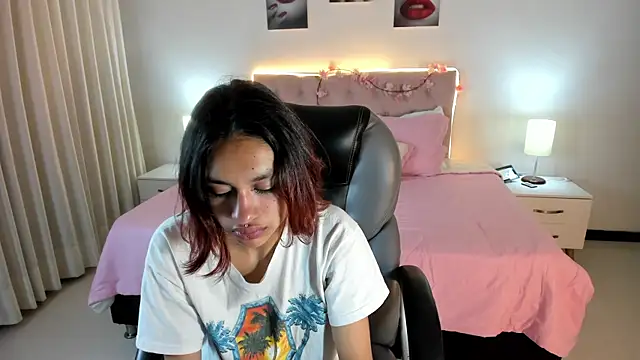 Kat cute  online show from September 24, 2025, 1:53 am