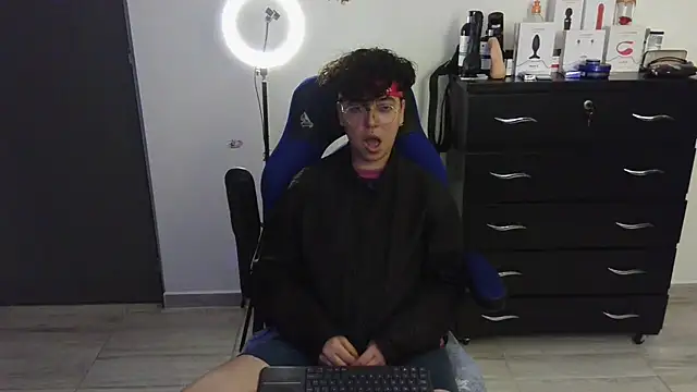 thomascooper7 online show from February 22, 2025, 3:12 am