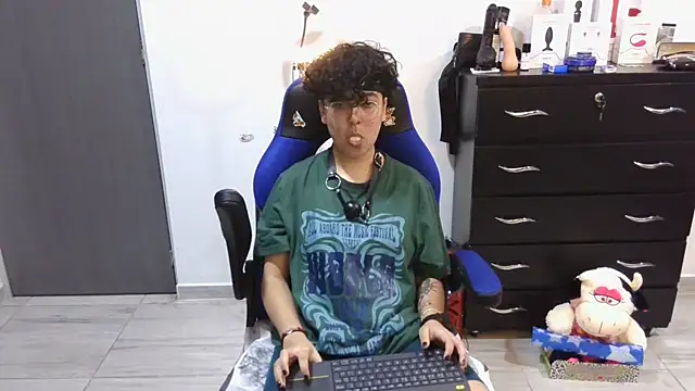 thomascooper7 online show from March 2, 2025, 5:33 am