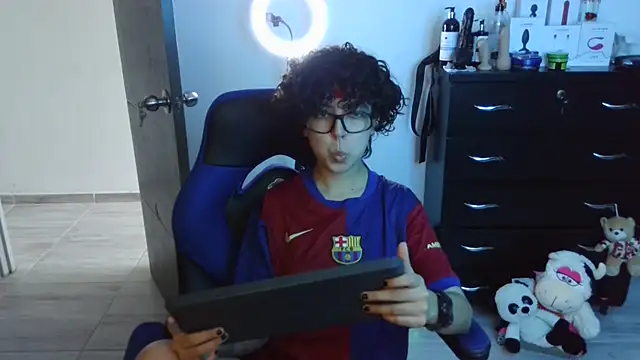 thomascooper7 online show from September 25, 2025, 6:33 pm