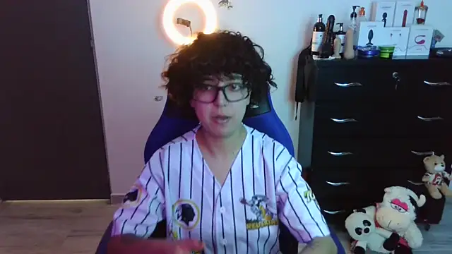 thomascooper7 online show from October 12, 2025, 6:29 pm