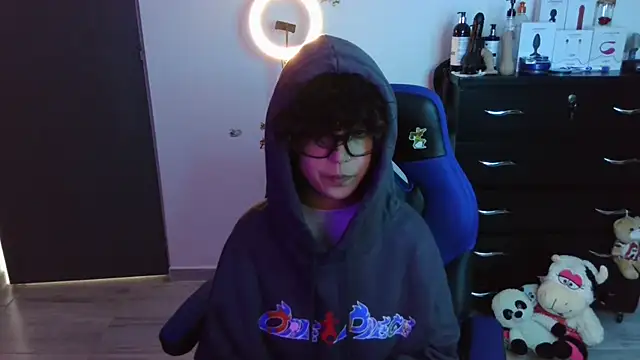 thomascooper7 online show from October 27, 2025, 7:07 pm