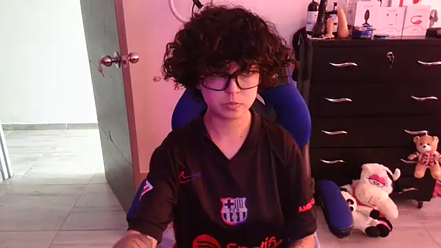 thomascooper7 online show from November 5, 2025, 7:03 pm