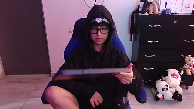 thomascooper7 online show from January 12, 2026, 6:57 pm