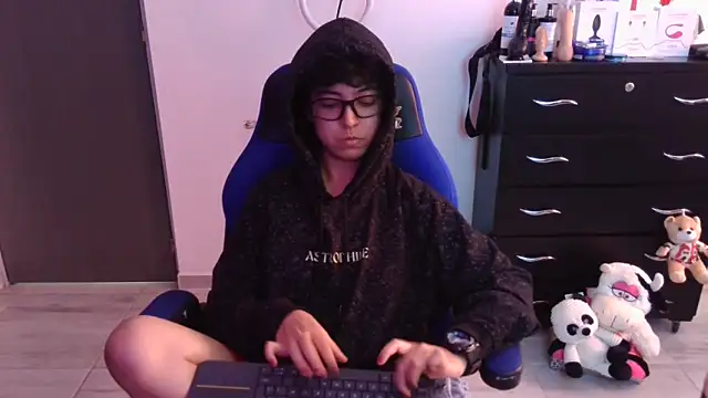 thomascooper7 online show from January 18, 2026, 7:17 pm