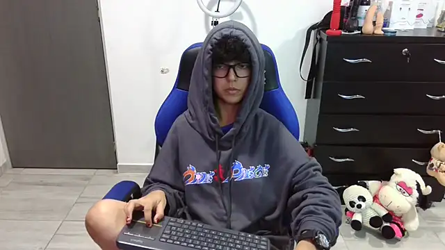 thomascooper7 online show from March 12, 2026, 3:01 am