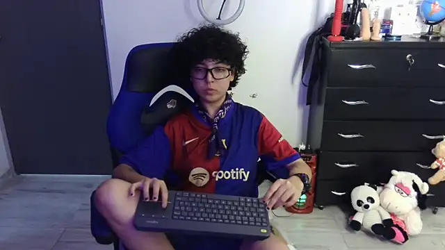 thomascooper7 online show from April 22, 2026, 7:26 pm