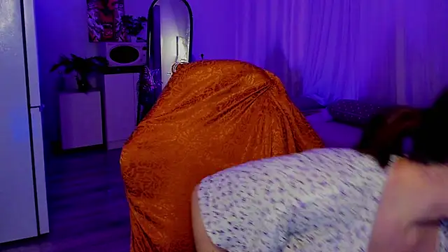 Snapshot of annallurings chatting on November 15, 2025, 11:10 pm annallurings online show from November 15, 2025, 11:10 pm