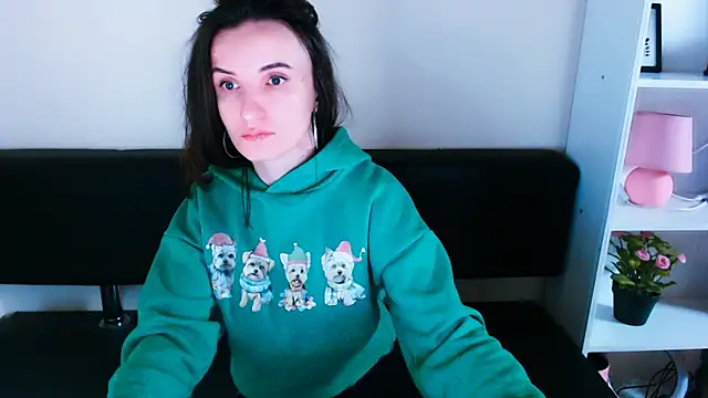 Snapshot of LaimaV_ chatting on December 28, 2024, 8:37 am LaimaV online show from December 28, 2024, 8:37 am